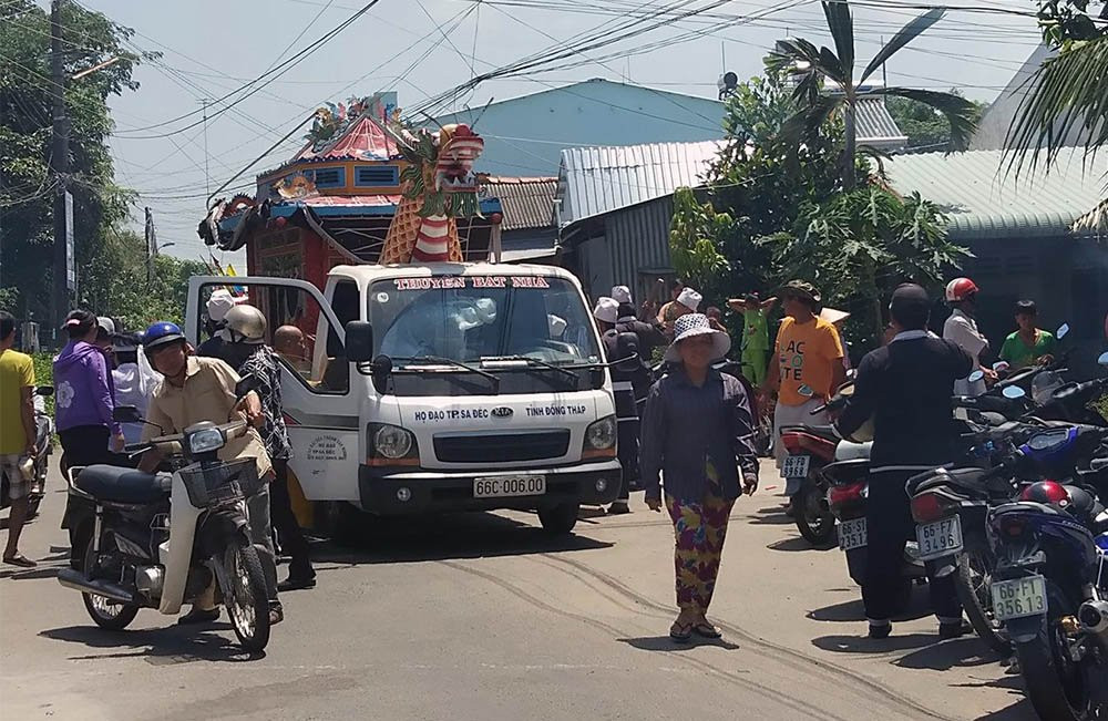Gia đình đưa ông Nhàn đi hoả táng vào trưa nay Gia đình đưa ông Nhàn đi hoả táng vào trưa nay