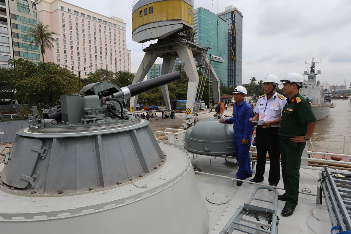 AK-630 có tổng cộng 6 nòng xoay, cơ chế nạp đạn bằng điện, khẩu pháo này có tốc độ bắn tối đa 5.000 phát trên phút, tương đương với khoảng 85 viên mỗi giây. Cơ số đạn dự trữ của khẩu pháo này là 2000 viên. Nguồn: Laodong.