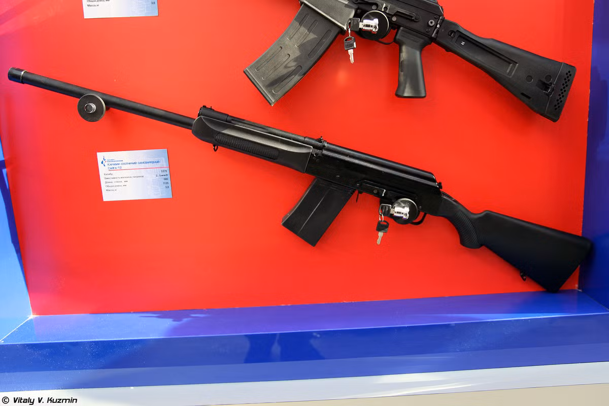 Khẩu súng này có trọng lượng rỗng 3,6 kg. Súng có chiều dài tổng cộng 1145 mm, trong đó có chiều dài nòng 580 mm. Khẩu súng này sử dụng cỡ đạn ghém 12 gauge. Nguồn ảnh: Muzmin.