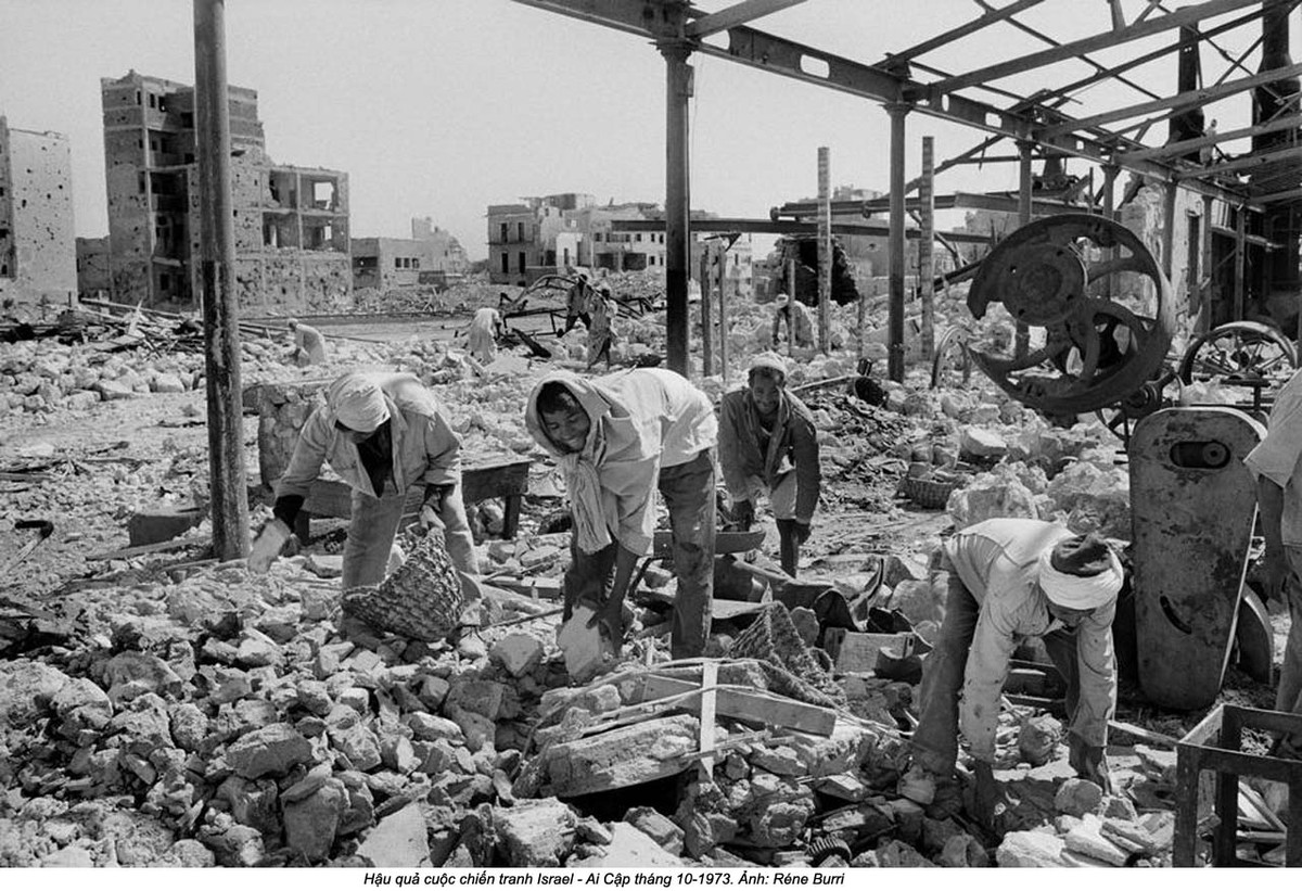 Hậu quả của cuộc chiến tranh với nhiều khu dân cư bị cầy nát bởi hỏa lực hạng nặng do Ai Cập và Syria sử dụng ở khu vực tranh chấp với Israel. Nguồn ảnh: Flickr.