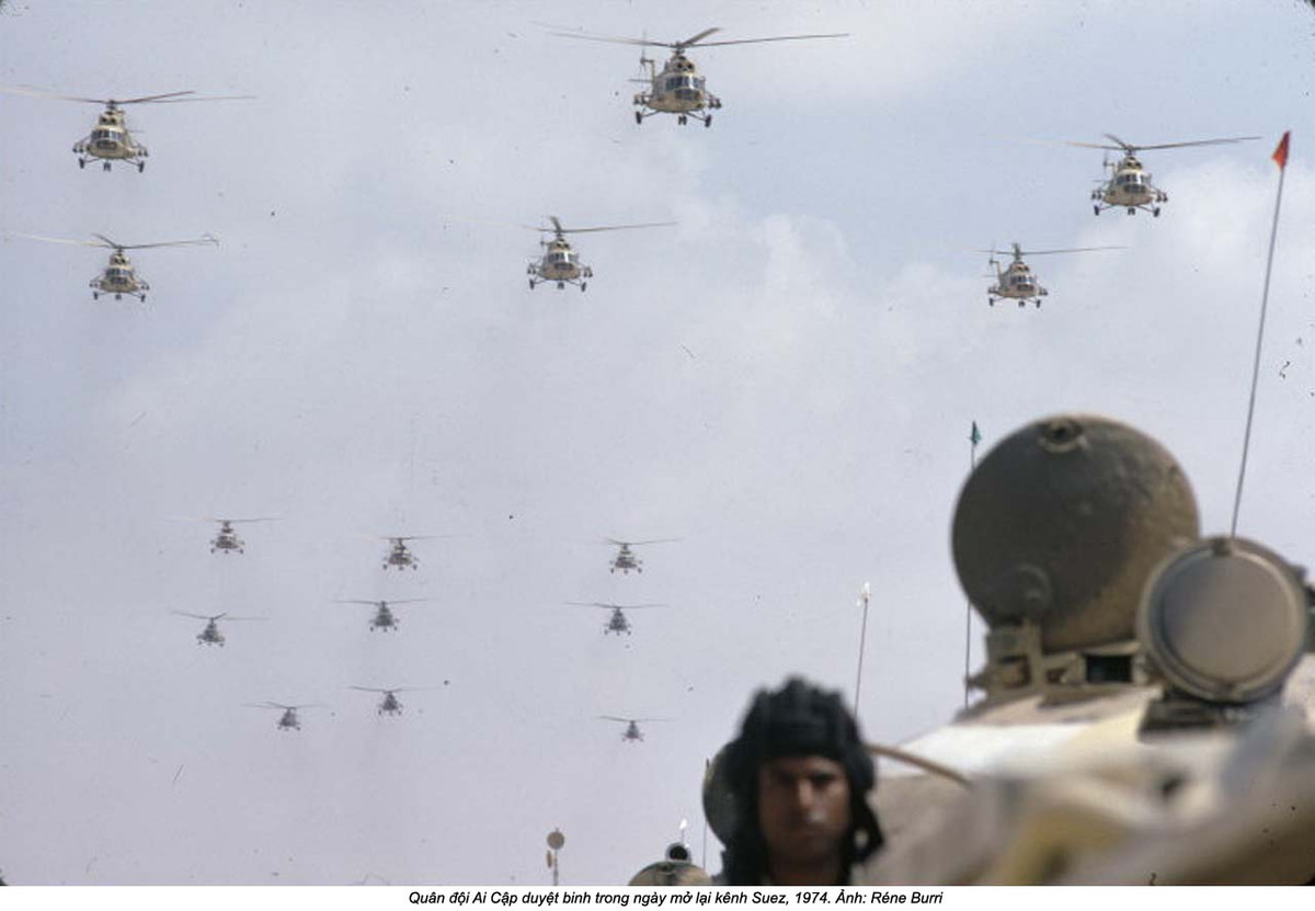 Trực thăng Mi-8 của quân đội Ai Cập được viện trợ từ Liên Xô bay đầy trời. Nguồn ảnh: Flickr.