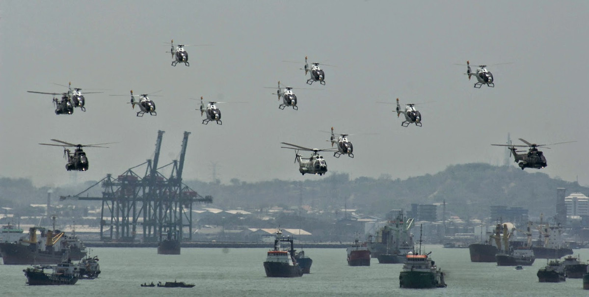 Không quân Indonesia cũng chỉ có khoảng 30 tiêm kích, 52 cường kích, 187 vận tải cơ, 104 máy bay huấn luyện và số lượng lớn nhất là các loại trực thăng với số lượng lên tới 148, trong đó có 5 trực thăng tấn công. Nguồn ảnh: CNN.