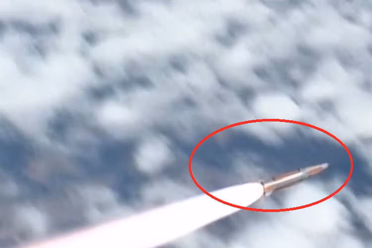 Theo dự tính, không chỉ có Không quân mà cả Hải quân Nga cũng được trang bị MiG-31 phiên bản MiG-31BM và loại tên lửa tấn công siêu thanh đời mới này. Nguồn ảnh: Sputnik.