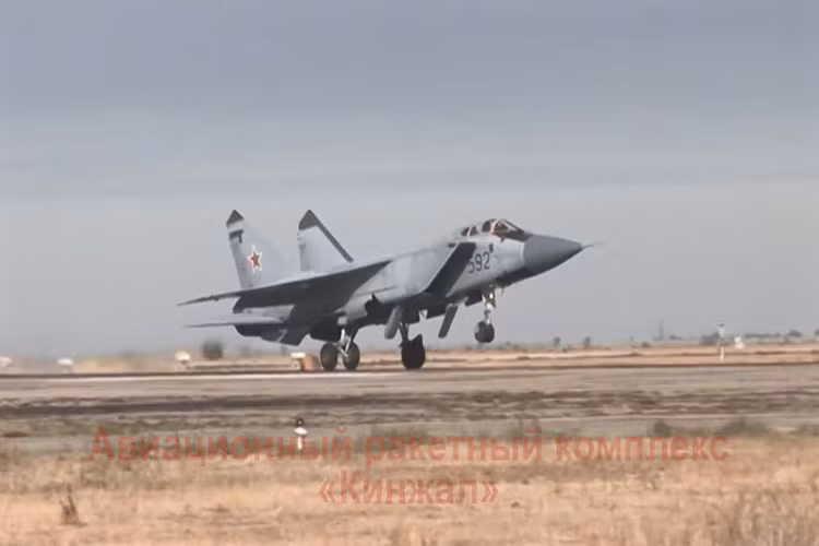 Có thể khẳng định, mẫu tên lửa siêu vượt âm này chắc chắn sẽ trở thành một vũ khí giúp Nga duy trì sức mạnh quân sự của mình mà không cần sử dụng đến vũ khí hạt nhân tương tự như những gì họ từng làm với tên lửa đạn đạo chiến thuật Iskander. Nguồn ảnh: Sputnik.