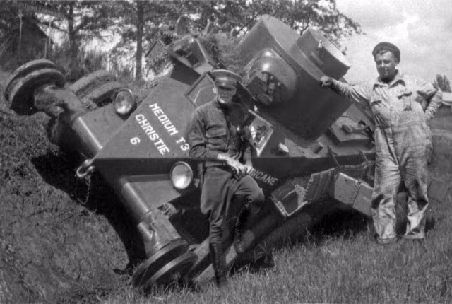 Sau này và tới tận ngày nay, các dòng xe tăng khác trên thế giới về cơ bản là chỉ cải biên lại hệ thống treo từ những chiếc xe tăng Christie của Mỹ thời trước. Vậy nên, hoàn toàn có thể nói Chistie M1931 là ông tổ của kiểu tác chiến tốc độ trên chiến trường, thay vì lề mề bò từng centimet như các loại xe tăng hạng nặng trong Chiến tranh Thế giới thứ 1. Nguồn ảnh: Tankar.