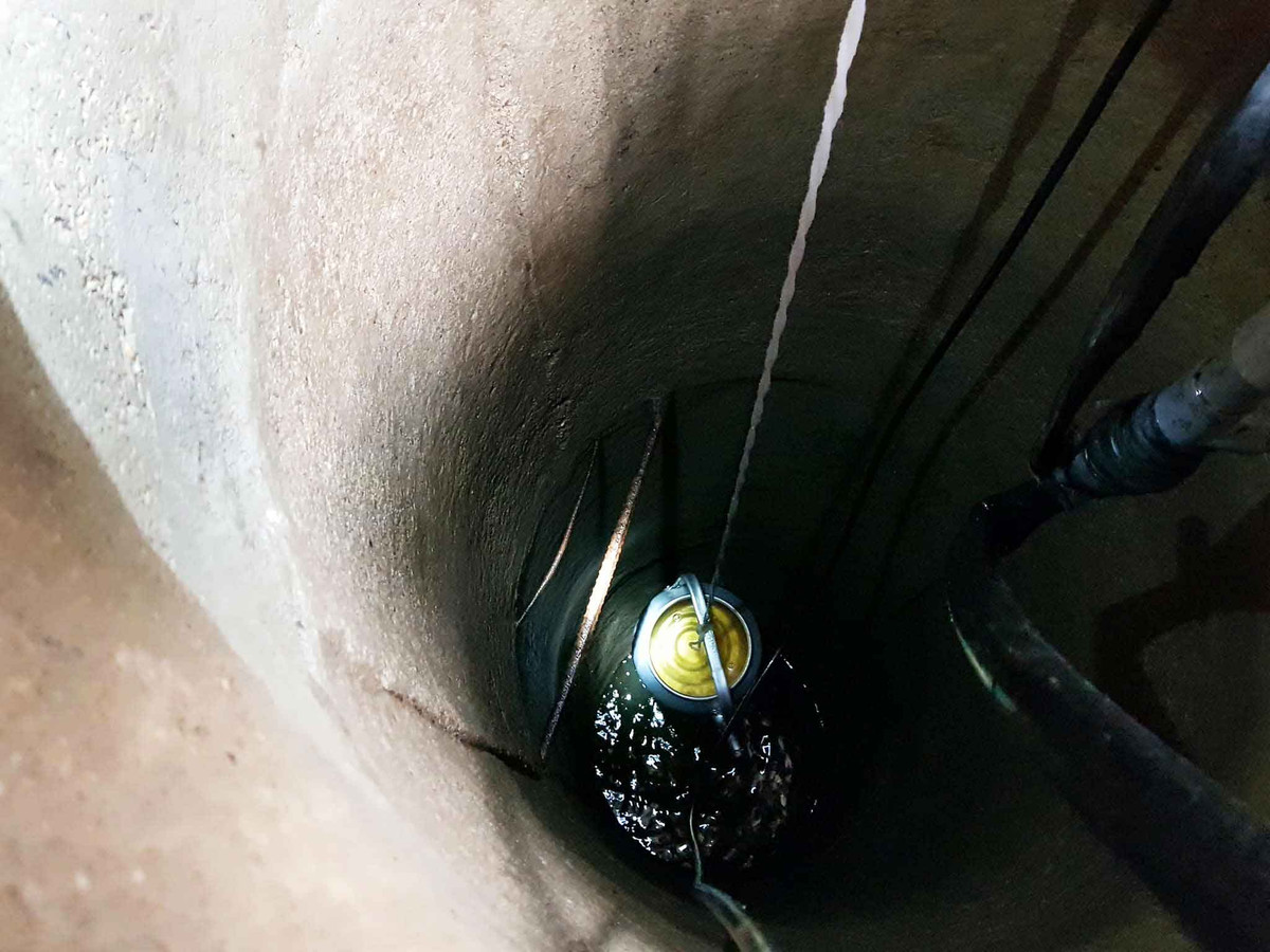 Giếng khoan có nước giống như dầu hoả ở thôn Tân Phúc