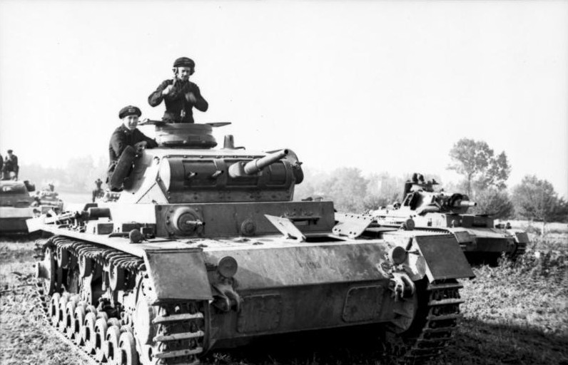 Cả Panzer III và StuG III đều được coi là con bài mang tính "hủy diệt" của thiết giáp Đức trong giai đoạn đầu của cuộc chiến, khi mà các loại vũ khí chống tăng của các nước Đồng Minh chưa thực sự toàn diện. Tuy nhiên, cũng chính những chiếc xe tăng Đức này đã góp giúp Hồng Quân Liên Xô ngăn cản bước tiên của quân Đức trước khi phản công. Nguồn ảnh: WOW.