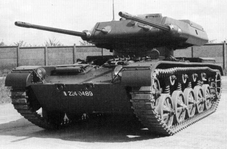 Thiết kế của xe tăng bao gồm phần thân xe có giáp cả 4 mặt dày 90mm, trọng lượng của xe vào khoảng 6 tấn và được trang bị một động cơ có công suất 250 mã lực. Nguồn ảnh: Wiki.