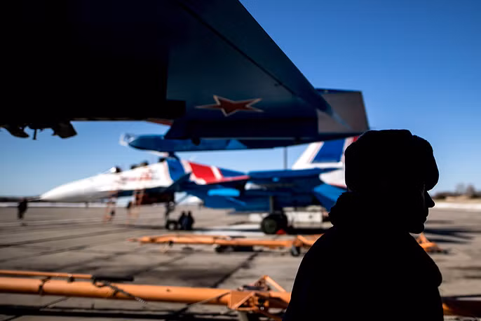 Sukhoi Su-30SM trên đường băng sẵn sàng tham gia luyện tập cho cuộc duyệt binh mừng Ngày Chiến Thắng. Nguồn ảnh: TASS.