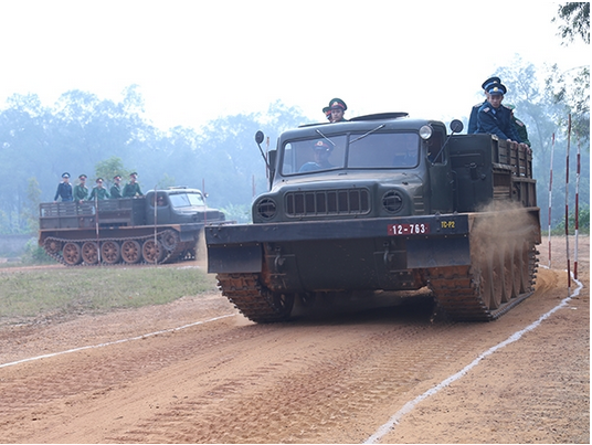 Cá biệt, một vài mẫu ATC-59 do Liên Xô sản xuất còn được trang bị động cơ của xe tăng T-55. Nhiều nguồn tin của nước ngoài cũng cho rằng, phiên bản ATC-59G chính là phiên bản sử dụng động cơ của xe tăng T-55. Nguồn ảnh: Datviet.