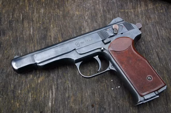 Về sau, khi súng chống tăng RPG-7 đã trở nên phổ biến, người lính xạ thủ sử dụng RPG-7 cũng được cấp phát khẩu súng này để anh ta có thể phòng thân, thay vì phải mang theo một khẩu AK-47 nặng nề bên cạnh mình. Nguồn ảnh: Flickr.