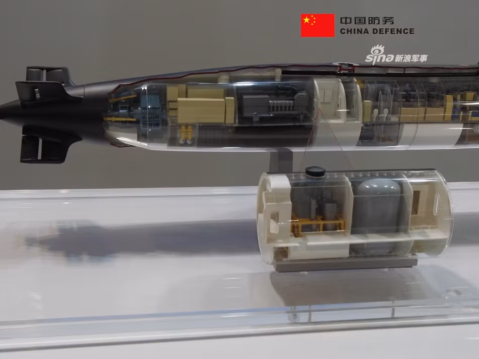 Khi nổi, tàu có khả năng di chuyển với tốc độ tối đa 12 hải lý trên giờ, tương đương với khoảng 22 km/h. Ảnh: Mặt cắt khoang động cơ của tàu ngầm Scorpene phiên bản S-BR. Nguồn ảnh: Sina.