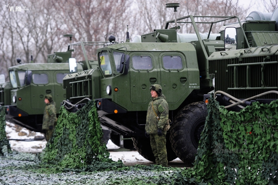 Thông tin của TASS cũng cho biết, một số bộ phận của tổ hợp tên lửa S-400 trong chuyến giao hàng lần này cũng đã bị lỗi do một tàu vận tải của Nga gặp phải bão, quá trình bổ sung lô hàng lỗi này dự kiến sẽ diễn ra vào mùa hè năm nay. Nguồn ảnh: Vlru.