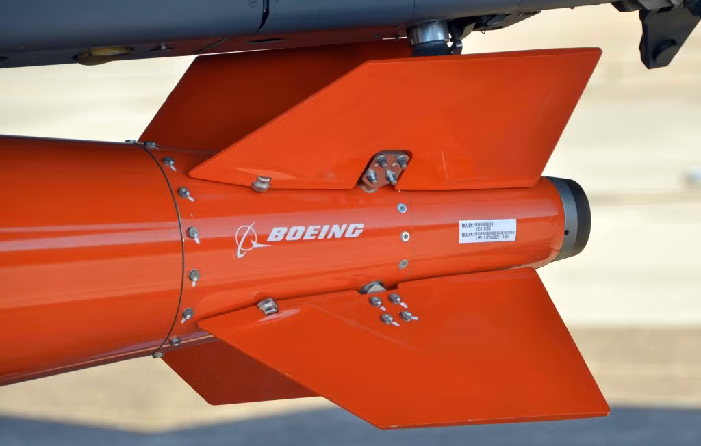 Tuy nhiên, trong nhiệm vụ tiêu diệt các boongke tầm chiến lược thì hiệu quả của chúng là như nhau.