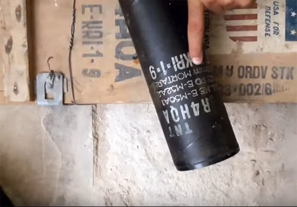 Thậm chí trên các vỏ hòm còn nguyên hình ảnh lá cờ Mỹ. Lô vũ khí này có thể được viện trợ qua đường Thổ Nhĩ Kỳ cho lực lượng của cái gọi là “phiến quân ôn hòa”.