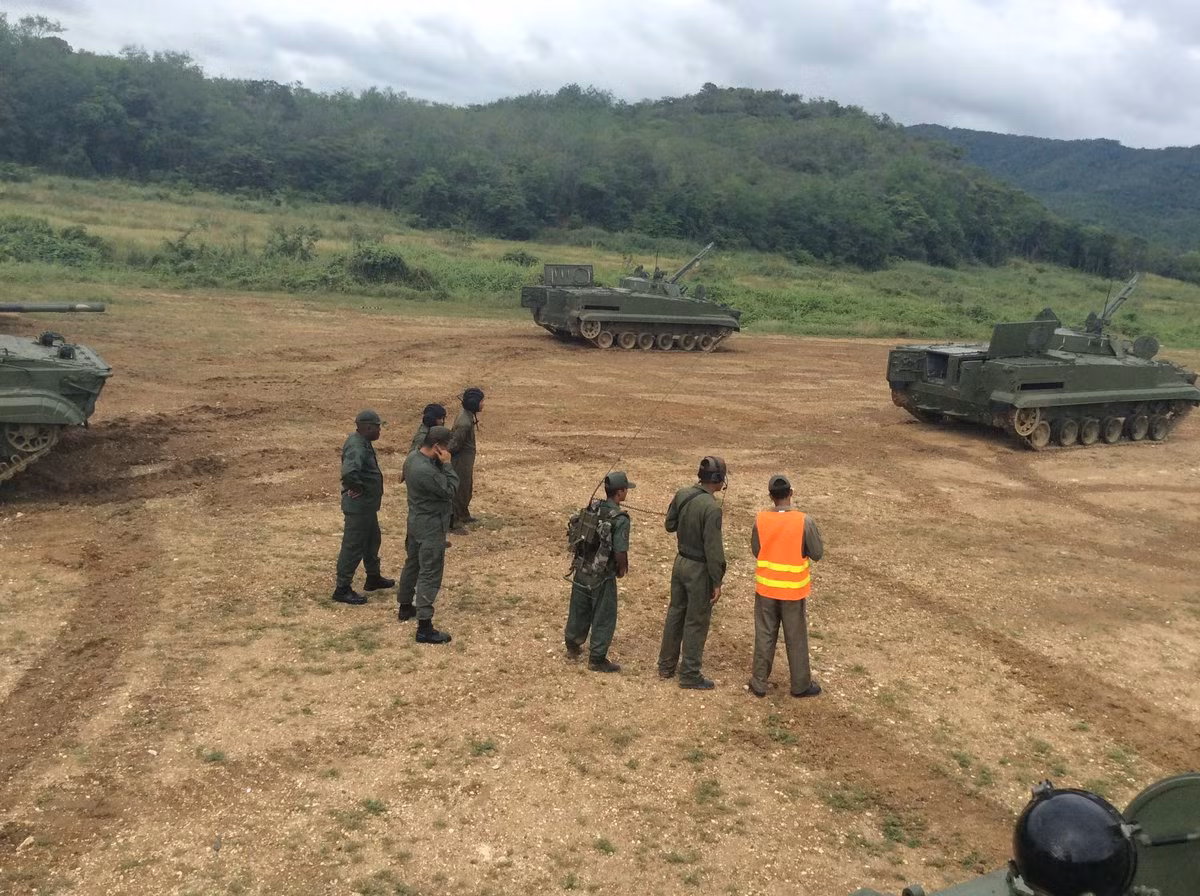 Ví dụ điển hình là xe chiến đấu bộ binh BMP-3 – loại xe thiết giáp chiến đấu tốt nhất thế giới hiện nay, có hỏa lực tương đương xe tăng hạng trung, trong khi tính cơ động chở quân ngang ngửa xe thiết giáp chở quân. Nguồn ảnh: Otvaga