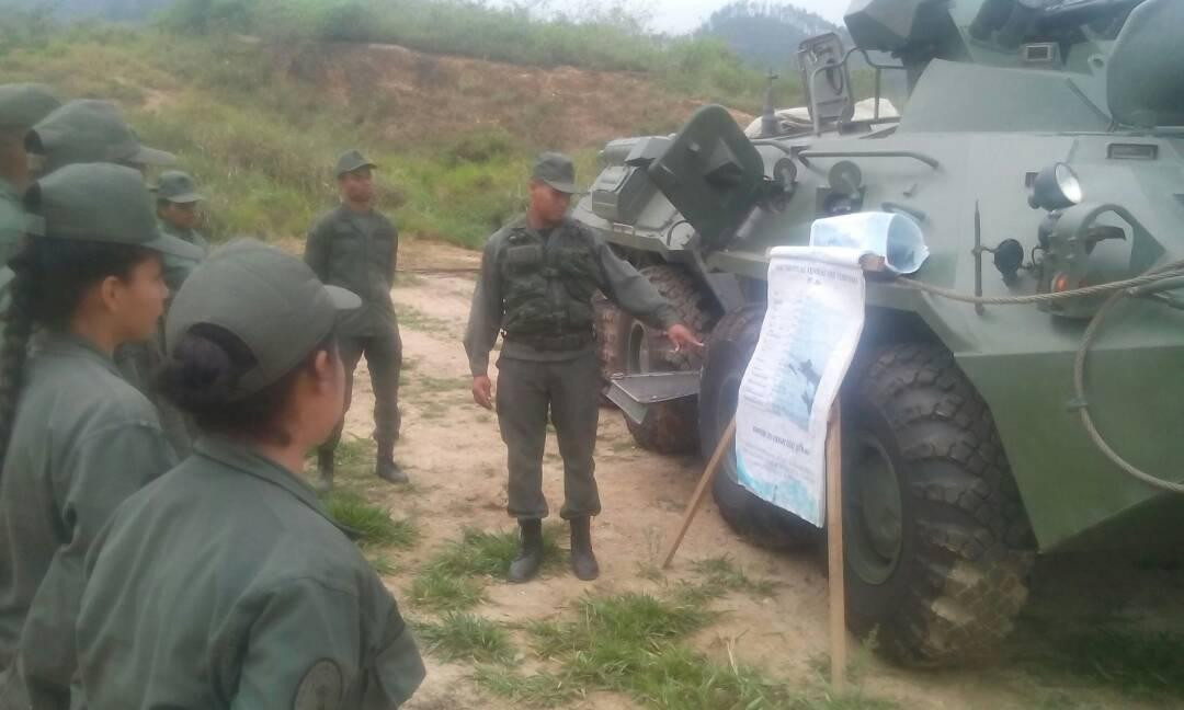 Ngoài BMP-3, Lữ đoàn 31 còn được trang bị một số lượng lớn các xe thiết giáp chở quân BTR-80A. Theo một số nguồn tin, Veneuzela đã mua chừng 114 chiếc BTR-80A. Nguồn ảnh: Otvaga