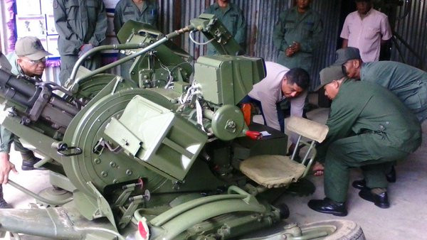 Các binh sĩ Lữ đoàn 31 đang huấn luyện sử dụng pháo phòng không ZU-23-2 cũng do Nga sản xuất. Nguồn ảnh: Otvaga