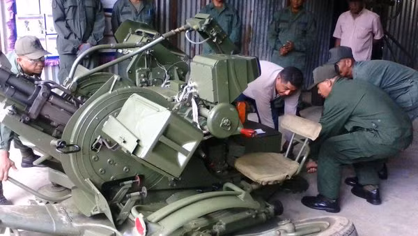 Các binh sĩ Lữ đoàn 31 đang huấn luyện sử dụng pháo phòng không ZU-23-2 cũng do Nga sản xuất. Nguồn ảnh: Otvaga