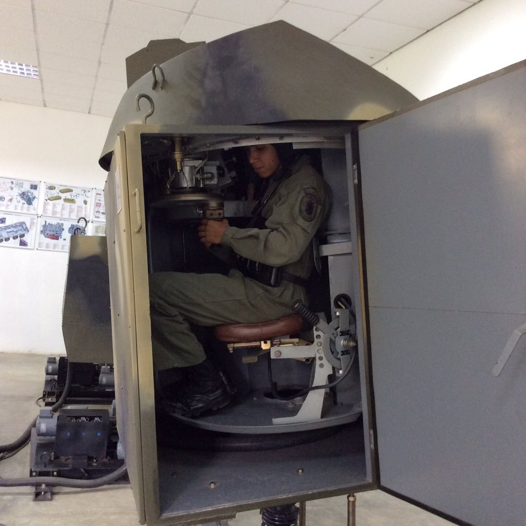 Các binh sĩ Lữ đoàn 31 huấn luyện sử dụng BMP-3 trên hệ thống mô phỏng. Nguồn ảnh: Otvaga