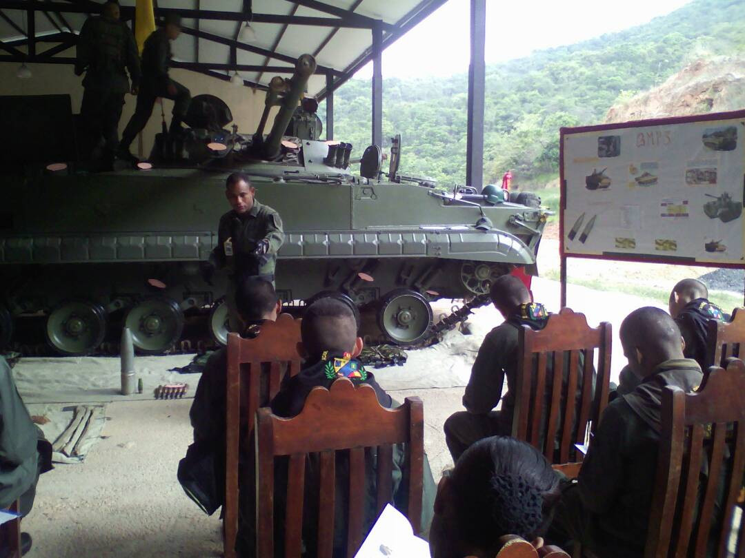 Trong ảnh, các binh sĩ Lữ đoàn bộ binh cơ giới 31 đang học tập sử dụng xe BMP-3M. Nguồn ảnh: Otvaga