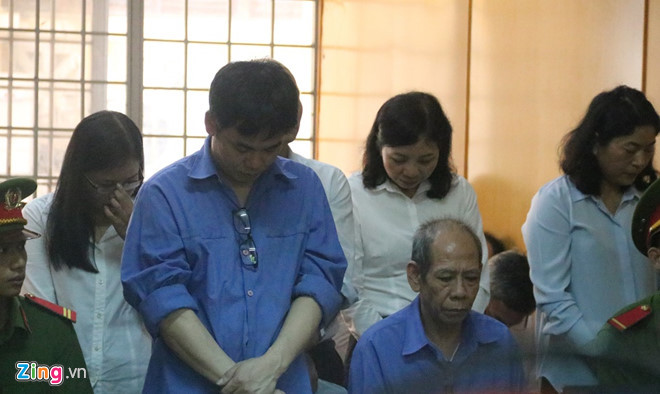 Các bị cáo tại phiên xử.