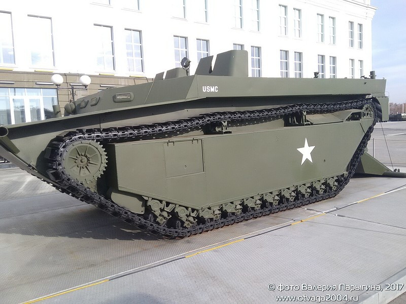 Xe bánh xích lội nước LVT-4 Water Buffalo được thiết kế cho nhiệm vụ chở lính thủy đánh chiếm bờ biển trong các chiến dịch đổ bộ đường biển. Nguồn ảnh: Otavaga2004