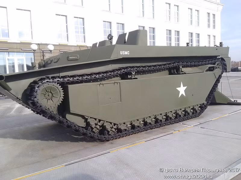 Xe bánh xích lội nước LVT-4 Water Buffalo được thiết kế cho nhiệm vụ chở lính thủy đánh chiếm bờ biển trong các chiến dịch đổ bộ đường biển. Nguồn ảnh: Otavaga2004