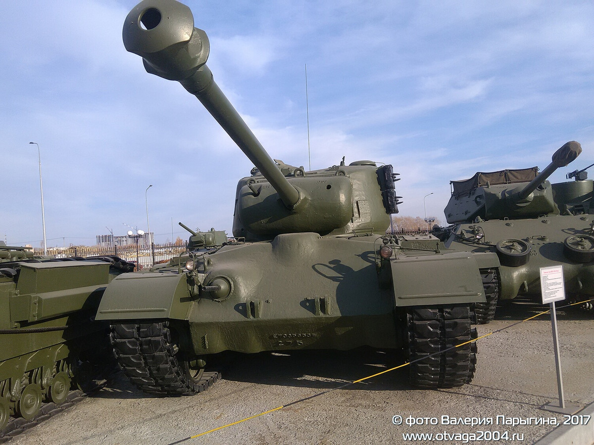 Người Mỹ thậm chí đã cung cấp cho Liên Xô các xe tăng hạng trung hiện đại nhất thời bấy giờ của mình M26 Pershing. Loại tăng duy nhất của Mỹ thời bấy giờ được đánh giá đủ sức đối chọi với tăng hạng trung Panther hay thậm chí tăng hạng nặng Tiger 1. Nguồn ảnh: Otavaga2004