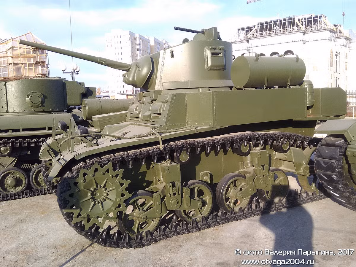 Xe tăng hạng nhẹ M3A1 – được thiết kế cho vai trò trinh sát, hỗ trợ hỏa lực với khẩu pháo 37mm – hơi yếu nhưng bù lại có tốc độ tốt. Nguồn ảnh: Otavaga2004