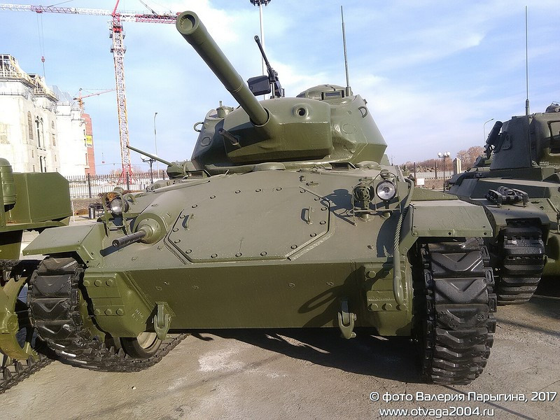 M24 Chaffee - loại tăng hạng nhẹ tốt nhất của nước Mỹ trong Chiến tranh Thế giới thứ 2, được sản xuất giai đoạn cuối chiến tranh. Đến tận cuộc chiến tranh Đông Dương (1946-1954), M24 vẫn được chuyển giao cho Pháp sử dụng, tháng 5/1954 bộ đội Việt Nam đã thu được 2 chiếc loại này và sử dụng cho cuộc duyệt binh năm 1955. Nguồn ảnh: Otavaga2004