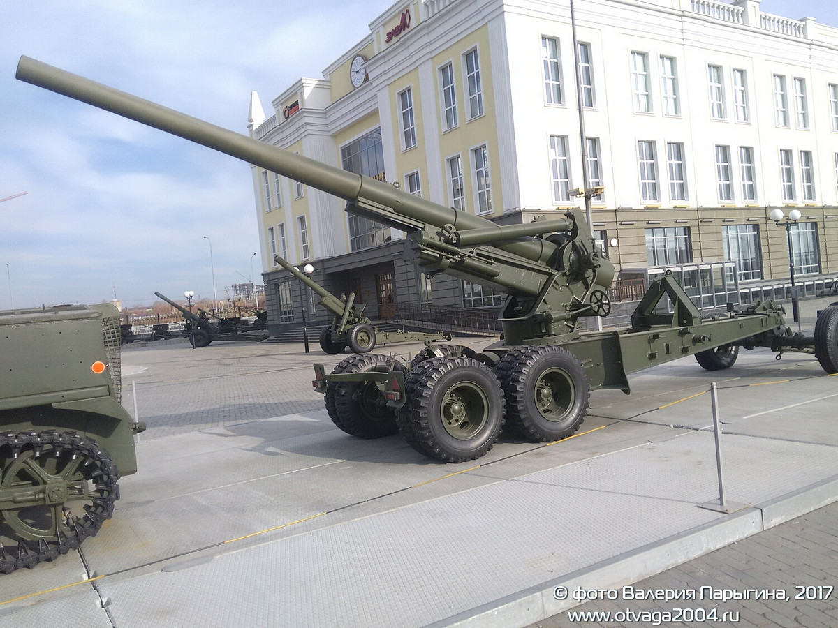 Đại pháo 155mm M2 Long Tom có tầm bắn lên tới 23,7km. Nguồn ảnh: Otavaga2004