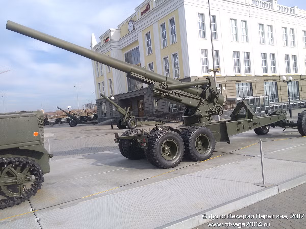 Đại pháo 155mm M2 Long Tom có tầm bắn lên tới 23,7km. Nguồn ảnh: Otavaga2004