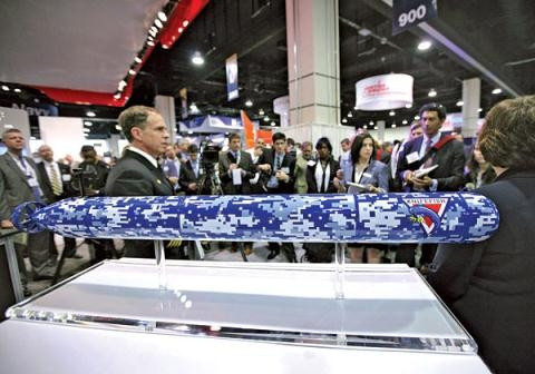 Nhưng điều bất lợi duy nhất hiện giờ là Knifefish buộc phải quay trở lại tàu mẹ (thường là tàu tuần duyên - LCS) để nạp dữ liệu mà nó đã thu thập được khi thực hiện nhiệm vụ.