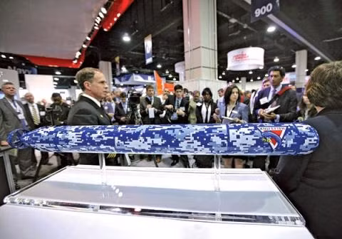 Nhưng điều bất lợi duy nhất hiện giờ là Knifefish buộc phải quay trở lại tàu mẹ (thường là tàu tuần duyên - LCS) để nạp dữ liệu mà nó đã thu thập được khi thực hiện nhiệm vụ.