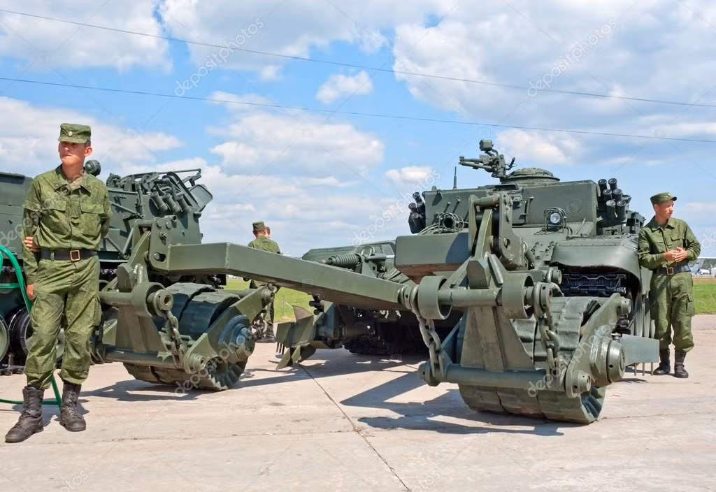 Xe rà phá bom mìn BMR-3M tích hợp khí tài rà phá mìn KTM-7. Nguồn ảnh: depositphotos