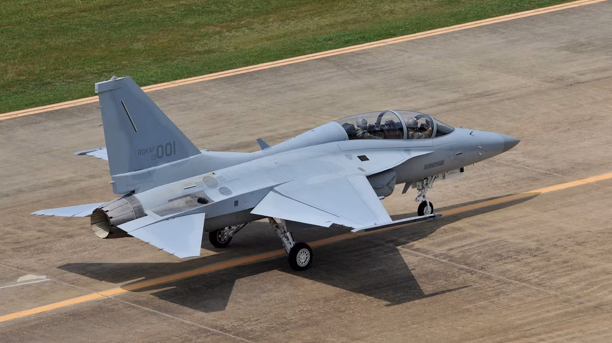 Việc một chiếc chiến đấu cơ thiếu vũ khí, radar xem ra chỉ có thể đổ lỗi cho Manila bởi ở Hàn Quốc người ta đã tích hợp và thử nghiệm xong hầu hết các tính năng. Philippines xem ra phải nghiên cứu lại cách thức mua trang bị vũ khí của nước này. Nguồn ảnh: defence-studies