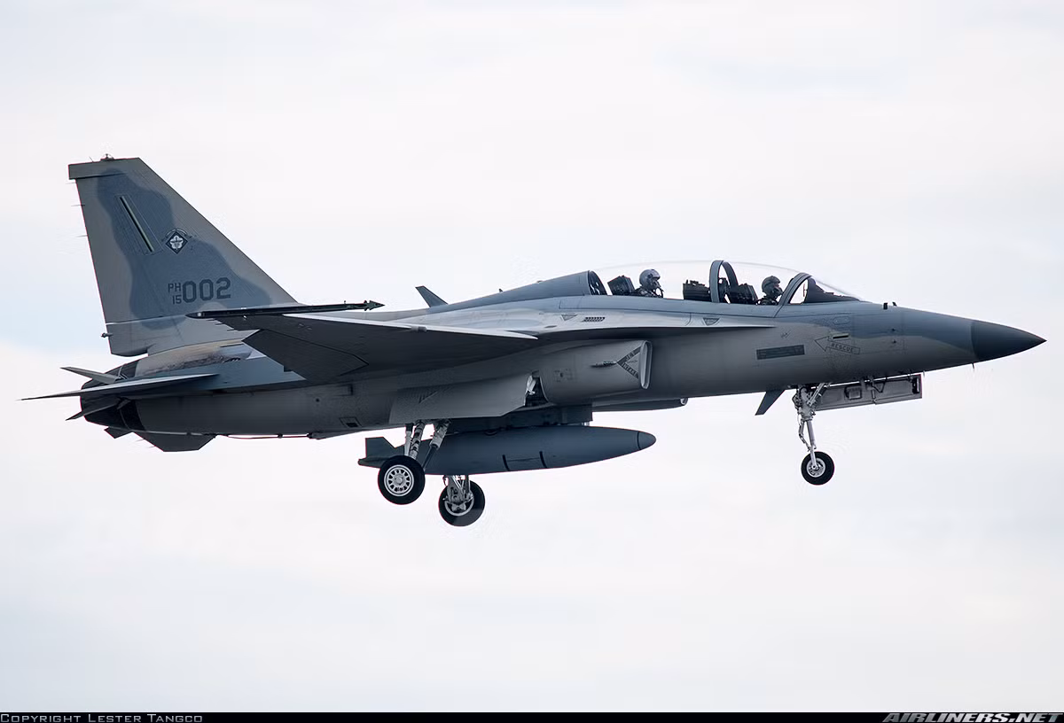 Theo thông số nhà sản xuất, phiên bản tiêm kích FA-50PH có khả năng tích hợp radar điều khiển hỏa lực FL/M-2032 của Israel. Nó có phạm vi phát hiện mục tiêu máy bay chiến đấu đến 100km, tầm quét cực đại 150km. Nguồn ảnh: Airlines.net