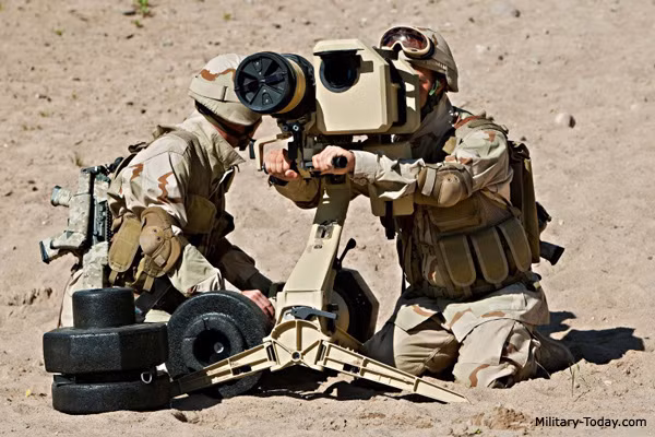 Cũng như các dòng tên lửa chống tăng trên thế giới, RBS-56 Bill bao gồm một giá ba trân, một container tên lửa và khí tài ngắm bắn. Trong đó, giá phóng nặng 11,8kg còn tên lửa chứa trong container nặng 20kg, kính ngắm nặng 6kg (trong tác chiến đêm + khí tài đánh đêm thì nặng 8,5kg). Nguồn ảnh: Military-Today