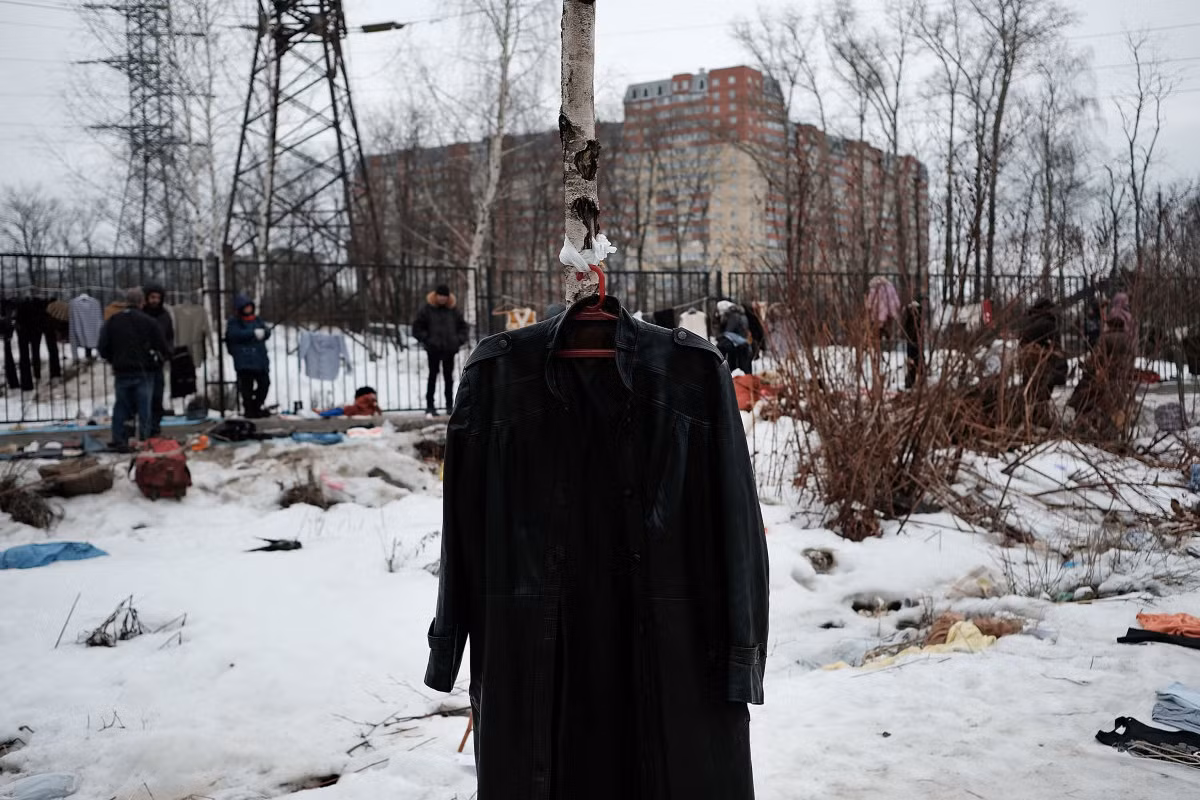 Các mặt hàng bày bán tại chợ trời ở ngoại ô thủ đô Nga. Ảnh USN