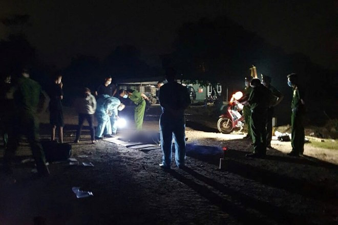 Tìm thấy 1 nạn nhân trong vụ sập cầu Phong Châu ở Phú Thọ Tim thay 1 nan nhan trong vu sap cau Phong Chau o Phu Tho