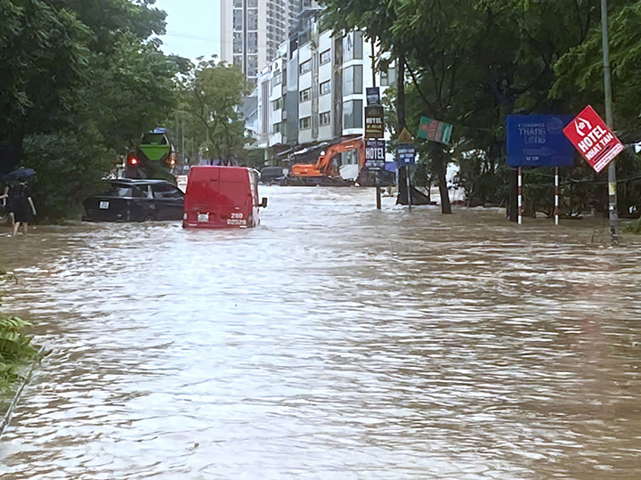 Có những điểm nước ngập sâu khoảng 60cm.