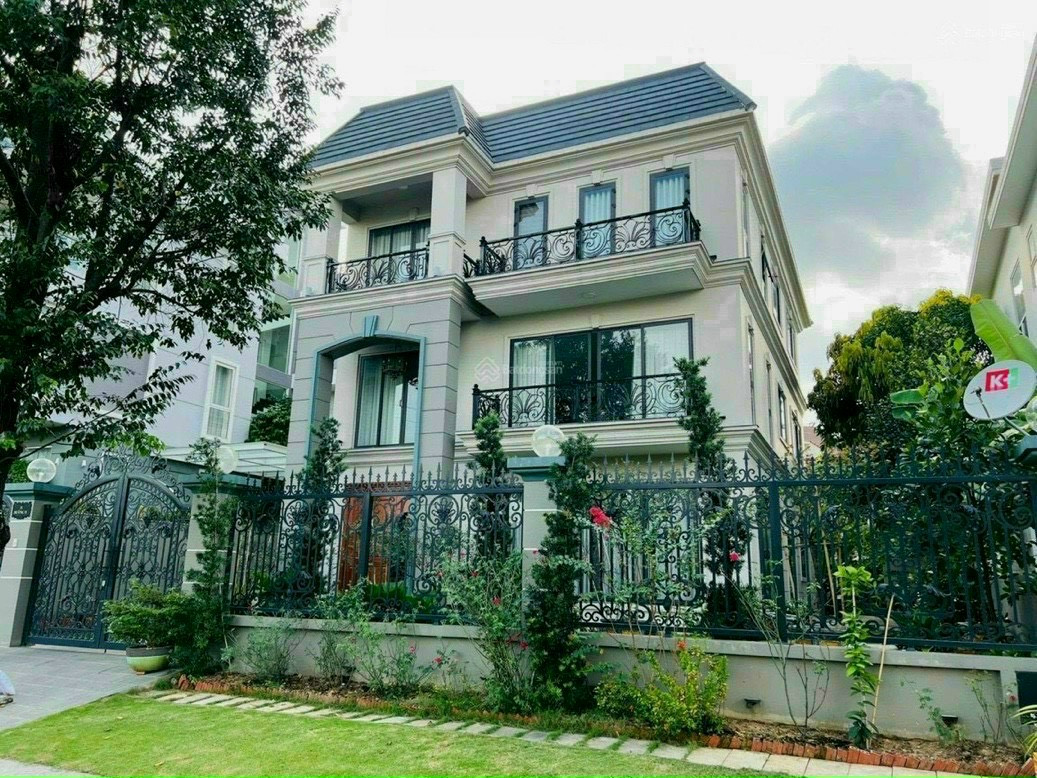 Sau khi làm việc với nhóm bị hại, Công an tỉnh Hưng Yên chỉ làm rõ được diễn biến vụ cướp tại quán cà phê. Bị hại cho biết, giữa họ và nhóm cướp không có quan hệ gì trước đó. Việc nữ giám đốc công ty bất động sản mang theo 8 tỷ đồng tiền mặt là theo đề nghị qua FB của nhóm cướp muốn đổi tiền. (Ảnh minh họa, nguồn internet)