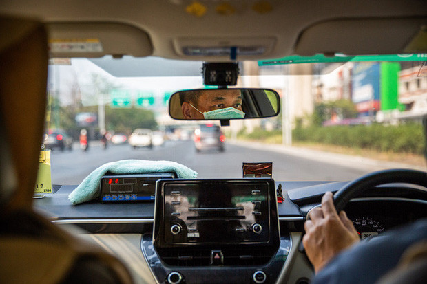 Từ đây, công tác xác minh được tiến hành và đã dựng lên chân dung của nhóm cướp 5 người. Theo đó, ngoài Đoàn, Điển và Chiến thì nhóm cướp còn 2 đối tượng khác là Dương Đăng Nam Trường (SN 2000, trú tại Lục Nam, Bắc Giang) và Nguyễn Anh Sơn (SN 1998, trú tại Bỉm Sơn, Thanh Hóa). Sơn cũng chính là kẻ cầm đầu thường được gọi dưới cái tên Hoàng Keangnam. Công an cũng làm rõ, sau khi gây án nhóm cướp lên một xe taxi di chuyển về cầu Hưng Hà (thuộc địa bàn Hưng Yên). Tuy nhiên, đi đến đường cao tốc, cả nhóm quyết định xuống xe và gọi một chiếc taxi khác. Xe về tới cầu Hưng Hà, nhóm cướp xuống và đổi xe một lần nữa. (Ảnh minh họa, nguồn internet) 