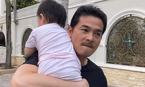 Quach Ngoc Ngoan nhac den con gai hau chia tay Phuong Chanel