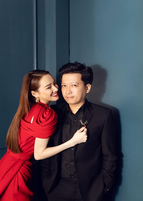 Sau khi lấy Trường Giang, Nhã Phương được khen sở hữu vòng một đẫy đà gợi cảm hơn nhưng đôi tay và chân của cô lại gầy rộc khiến fan khá lo lắng.