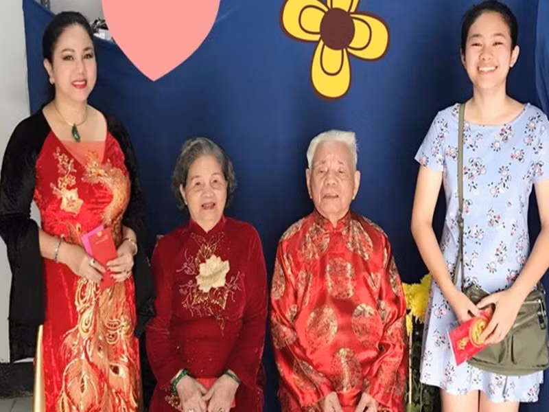 Năm 2009, Ngọc Ánh đính hôn với một giáo viên người Mỹ. Tuy nhiên, cuộc tình này cũng tan vỡ. Sau đó, Ngọc Ánh đã bán hết tài sản ở Mỹ để về Việt Nam sống cùng con gái và đi hát trở lại. Ảnh: Dân Việt