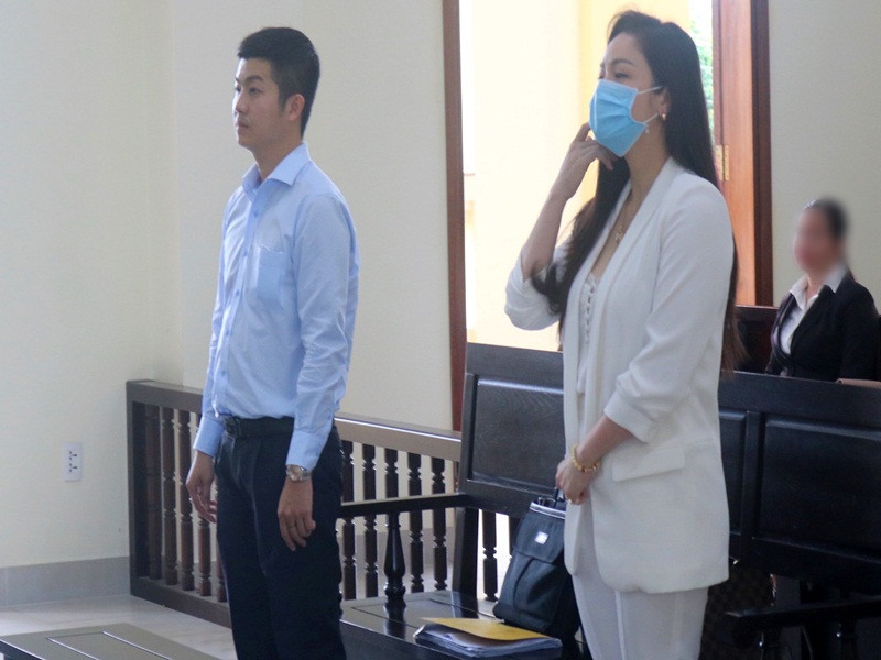 Nhật Kim Anh từng sống chung với doanh nhân Bửu Lộc. Cả hai ly hôn năm 2016 đến năm 2019 mới công khai thông tin. Gần đây, Nhật Kim Anh giành được quyền nuôi con. Ảnh: Zing