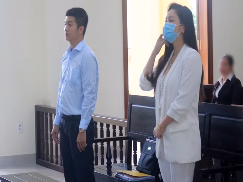 Nhật Kim Anh từng sống chung với doanh nhân Bửu Lộc. Cả hai ly hôn năm 2016 đến năm 2019 mới công khai thông tin. Gần đây, Nhật Kim Anh giành được quyền nuôi con. Ảnh: Zing