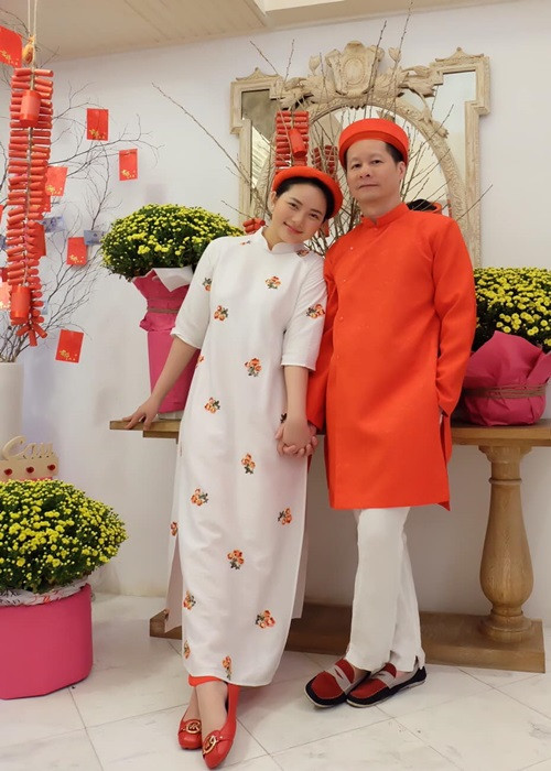 Đại gia Đức An hết mực chiều chuộng Phan Như Thảo. Ngoài tặng đất, vị doanh nhân này còn thường xuyên vào bếp nấu những món ăn ngon cho vợ con, bênh vực Phan Như Thảo khi cô bị chê phát tướng.